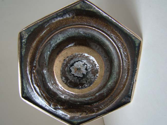 A fine and rare English William III period "Bell Metal" candlestick circa 1690 — image 3
